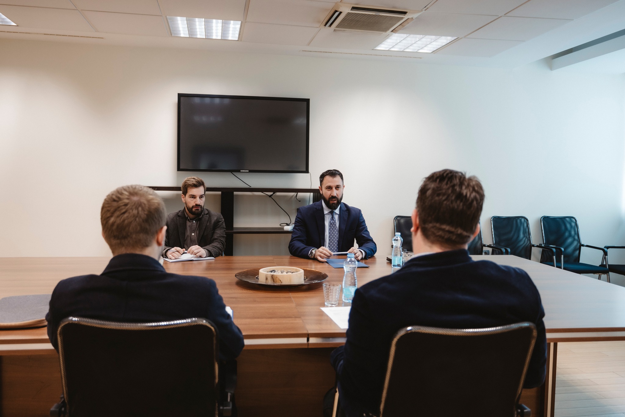 Drejtori Ekzekutiv i Institutit të Krimeve të Kryera Gjatë Luftës në Kosovë, z. Atdhe Hetemi, zhvilloi sot një takim pune me ministrin e Administrimit të Pushtetit Lokal në Republikën e Kosovës, z. Elbert Krasniqi.
