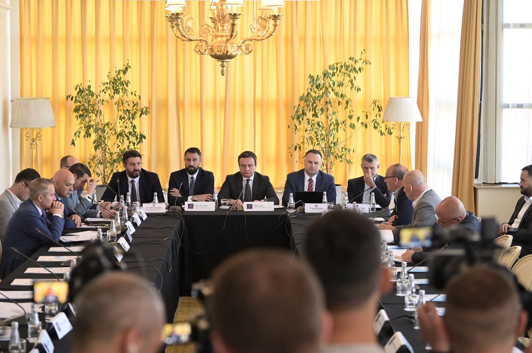 Drejtori Ekzekutiv i IKKL-së, Atdhe Hetemi bashkë me Kryeministrin Albin Kurti, Ministrin e MAPL-së Elbert Krasniqi, dhe Drejtorien Ekzekutiv të ASK-së z. Avni Kastrati mori pjesë në takimin me Kryetarët e Komunave të Kosovës