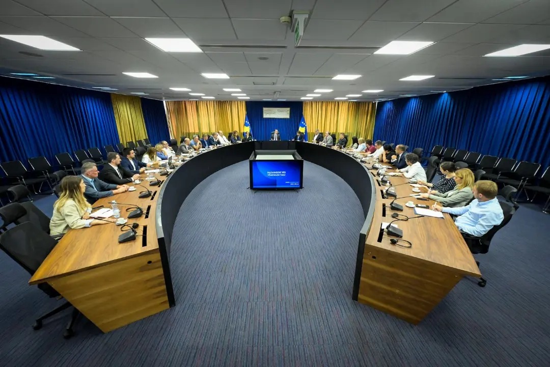Në prani te Kryeministrit Kurti, u mbajt takim konsultativ për draft-metodologjinë e IKKL-së