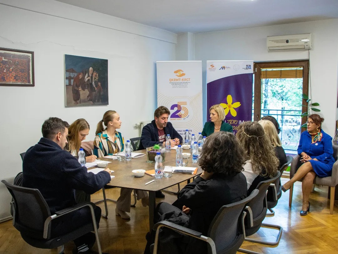 U prezentua vizioni dhe objektivat e IKKL-së, në një takimi të përbashkët me të ftuar nga Qendra Kosovare për Rehabilitimin e të Mbijetuarve të Torturës
