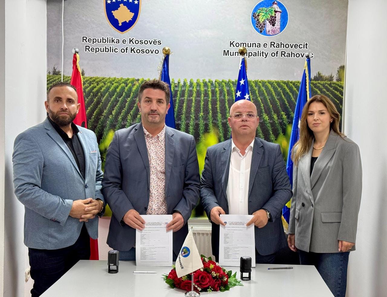 Dokumente dhe dëshmi të krimeve të kryera gjatë luftës në Komunën e Rahovecit sot iu dorëzuan IKKL-së