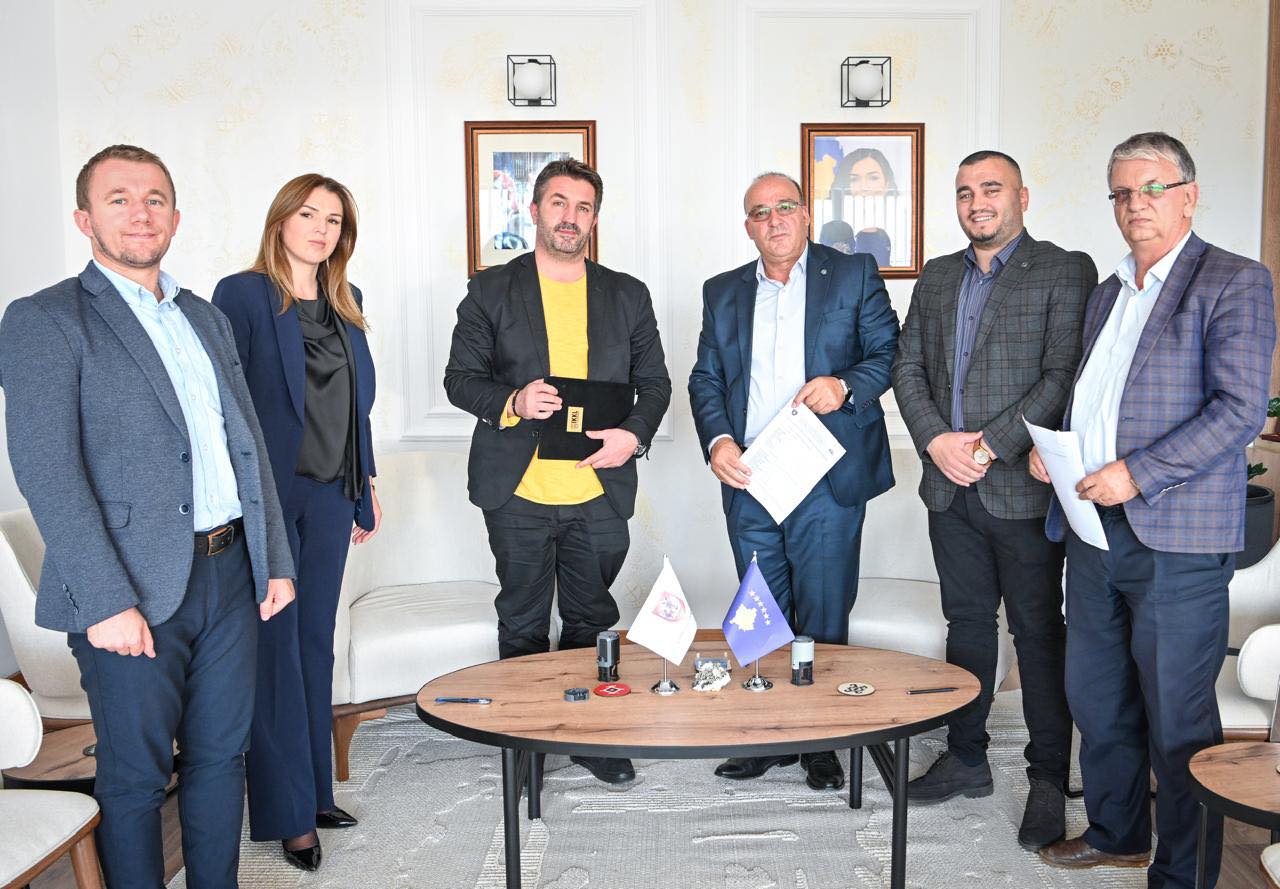 Edhe me Komunën e Podujevës nënshkruam protokollin për transferimin e materialeve