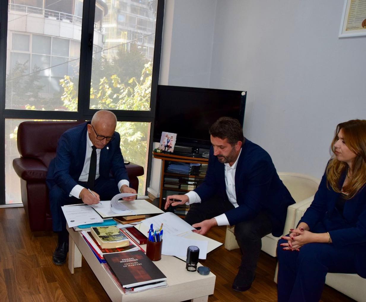U nënshkrua një Memorandum Bashkëpunimi mes IKKL-së dhe ISKK-Instituti i Studimeve për Krimet dhe Pasojat e Komunizmit