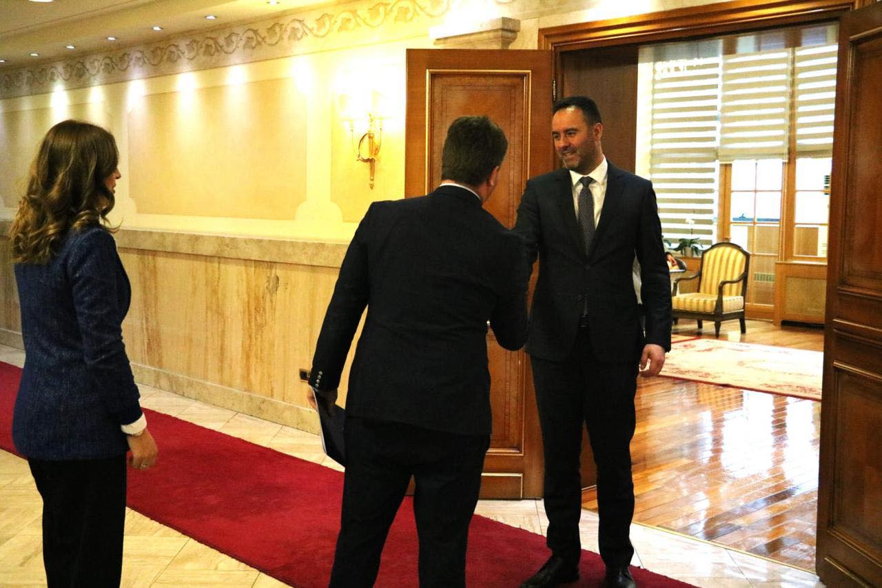 Drejtori Ekzekutiv Atdhe Hetemi dorëzoi raportin njëvjeçar të punës Kryetarit të Kuvendit të Kosovës, z. Glauk Konjufca