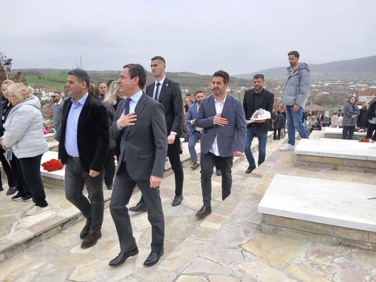 Sot, drejtori ekzekutiv i IKKL-së shoqëroi kryeministrin Kurti, në tri tubime përkujtimore.