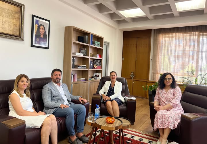 Takim i frytshëm në MASHT me Ministren Arbërie Nagavci, e cila shprehu gatishmërinë e plotë për të bashkëorganizuar Forumin e dytë Zá n’Kujtesë, me temën “Helmimet e nxënësve në Kosovë gjatë viteve të ’90-ta”.
