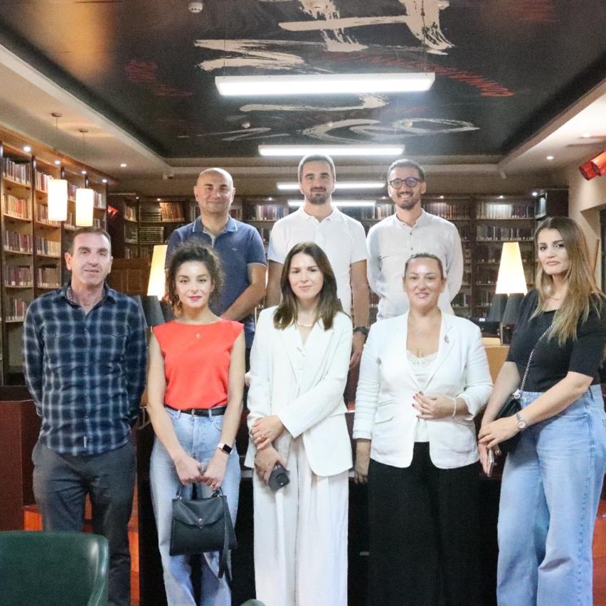 Me qëllim të grumbullimit dhe sigurimit të materialeve arkivore që dëshmojnë krimet e luftës në Kosovë, stafi i IKKL-së realizoi vizitë zyrtare në Tiranë