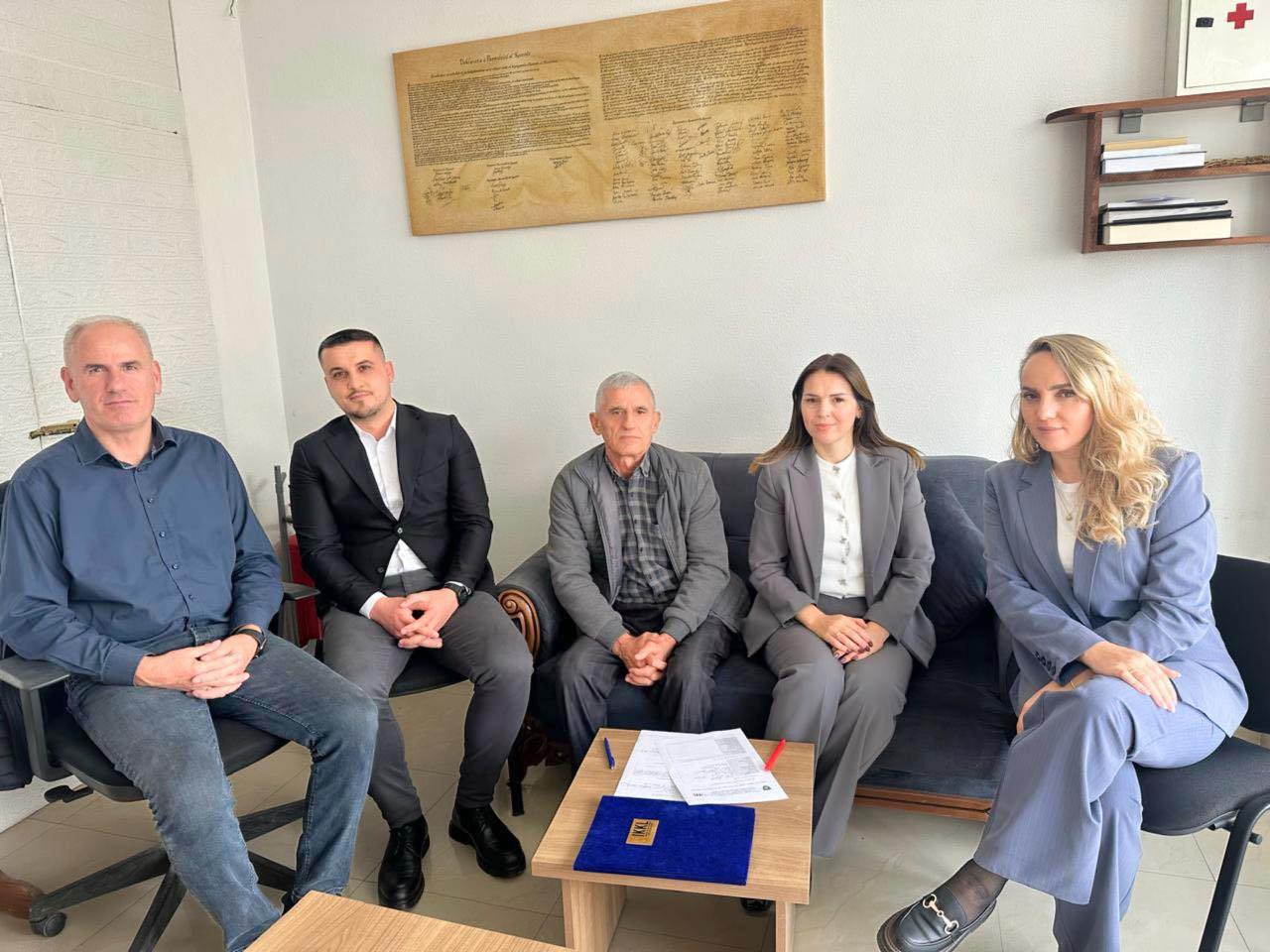 Mbledhja, sistemimi dhe ruajtja e dëshmive autentike që ndriçojnë të vërtetën historike është pjesë e misionit të përhershëm të Institutit.