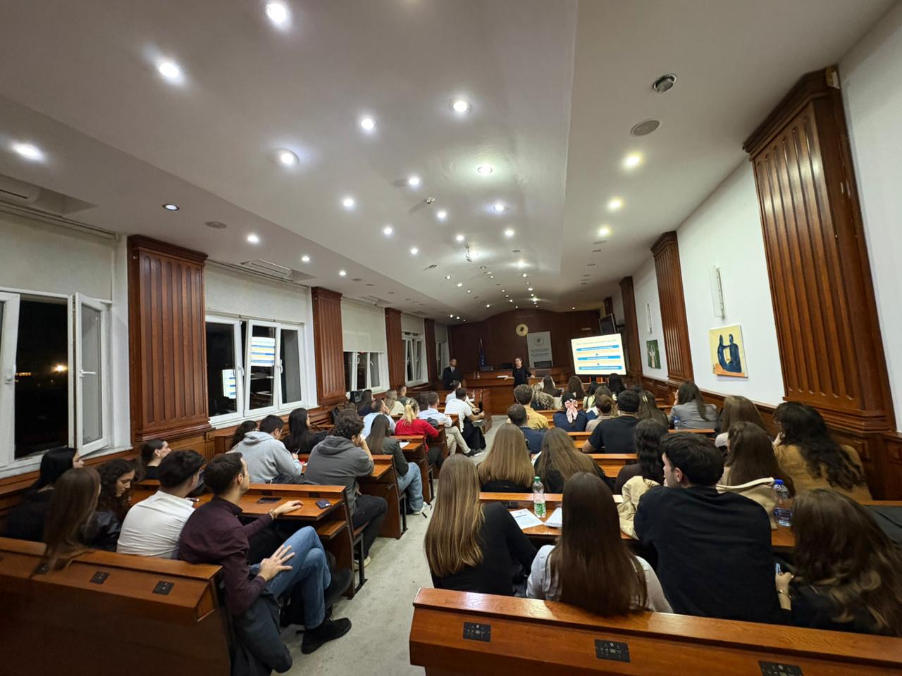 IKKL, në bashkëpunim me Fakultetin Juridik të Universitetit të Prishtinës, të udhëhequr nga Dekani Prof. Avni Puka, mbajti sesionin informues “Përdorimi i materialeve arkivore të IKKL-së për kërkim shkencor dhe drejtësi historike.”